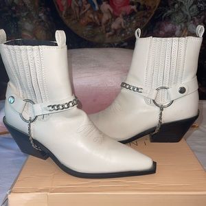 12th tribe ‘BiLLiNi’ white cowboy booties